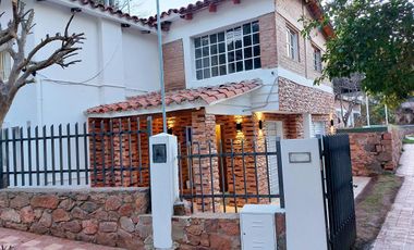 Casa en venta - 7 Dormitorios 3 Baños - 650Mts2 - Villa Carlos Paz, Córdoba