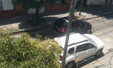 OPORTUNIDAD - Casa multifamiliar en Venta en Villa Lugano 6 ambientes 137 m2 + cochera, patio, terraza con parrilla - Ricardo Güiraldes 3000 casi esq 