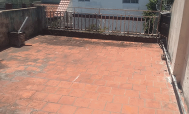OPORTUNIDAD - Casa multifamiliar en Venta en Villa Lugano 6 ambientes 137 m2 + cochera, patio, terraza con parrilla - Ricardo Güiraldes 3000 casi esq 
