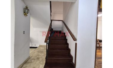 Dúplex De Lujo Con Piscina En Los Cipreses – Cercado De Lima