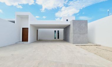 Venta de Residencia con Amplio Terreno con Alberca en Dzityá, Yucatán