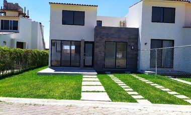 Casa Nueva de 3 recámaras, con alberca en condominio, Jiutepec, Mor.