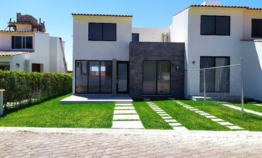 Casa Nueva de 3 recámaras, con alberca en condominio, Jiutepec, Mor.