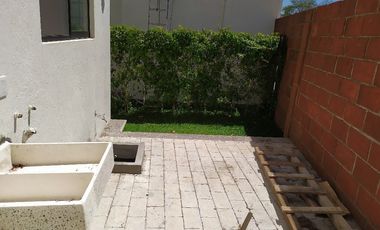 Casa Nueva de 3 recámaras, con alberca en condominio, Jiutepec, Mor.