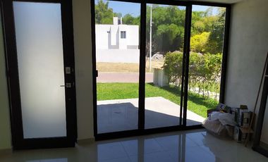 Casa Nueva de 3 recámaras, con alberca en condominio, Jiutepec, Mor.