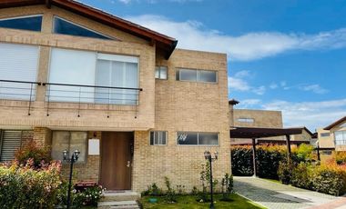 casa en venta en cajica. Cod V5329