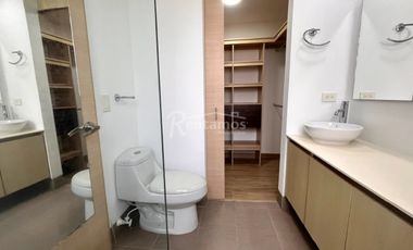 apartamento en arriendo en loma del chocho. Cod A776773