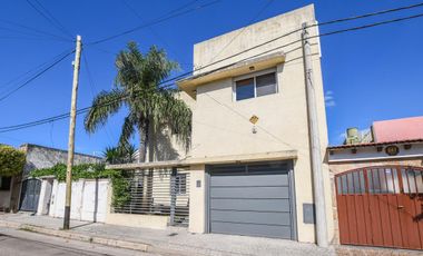 Casa de 2 dormitorios en venta - con cochera y parrillero -  Barrio Azcuénaga, Belgrano