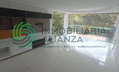 casa en arriendo en altos de cabecera. Cod A16835