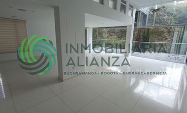 casa en arriendo en altos de cabecera. Cod A16835