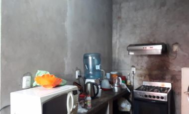 CASA c/ habitaciones para alquiler y local c/comercio funcionando.