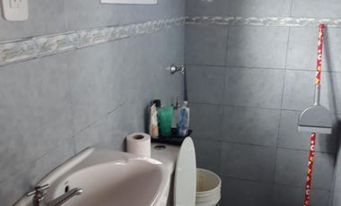 CASA c/ habitaciones para alquiler y local c/comercio funcionando.