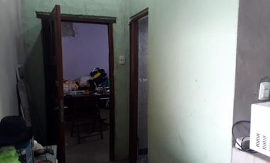 CASA c/ habitaciones para alquiler y local c/comercio funcionando.