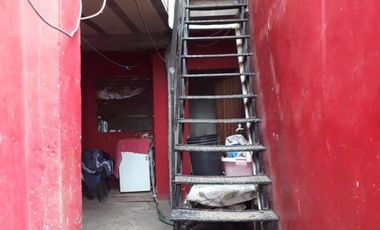 CASA c/ habitaciones para alquiler y local c/comercio funcionando.