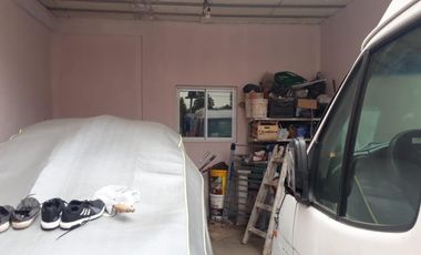 CASA c/ habitaciones para alquiler y local c/comercio funcionando.