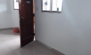 CASA c/ habitaciones para alquiler y local c/comercio funcionando.