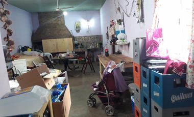 CASA c/ habitaciones para alquiler y local c/comercio funcionando.