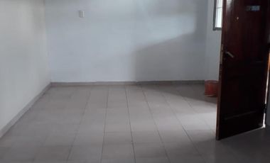 CASA c/ habitaciones para alquiler y local c/comercio funcionando.