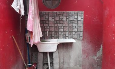 CASA c/ habitaciones para alquiler y local c/comercio funcionando.