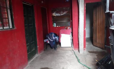 CASA c/ habitaciones para alquiler y local c/comercio funcionando.