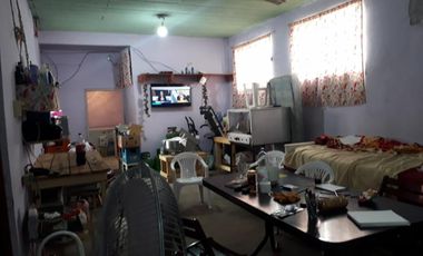 CASA c/ habitaciones para alquiler y local c/comercio funcionando.