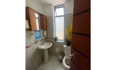 SE VENDE APARTA OFICINA  EN MEDELLIN X LA 70 IDEAL PARA AIRBNB