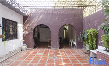 Casa en venta, barrio Los Alcázares, Santa Marta.