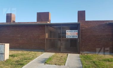 Urbanización Docta, VENTA Casa 2 dormitorios, asador y pileta. Seguridad las 24hs.
