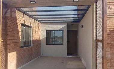 Urbanización Docta, VENTA Casa 2 dormitorios, asador y pileta. Seguridad las 24hs.