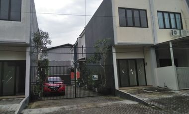 Rumah disewakan di Rungkut, Surabaya