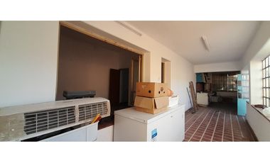 SE VENDE CASONA + DOS LOCALES DESPEÑADEROS Centro