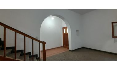 SE VENDE CASONA + DOS LOCALES DESPEÑADEROS Centro