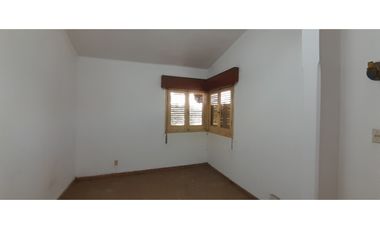 SE VENDE CASONA + DOS LOCALES DESPEÑADEROS Centro
