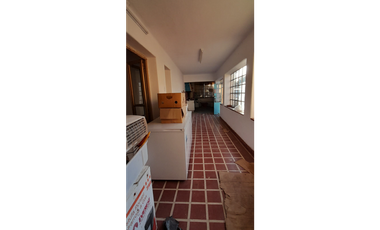 SE VENDE CASONA + DOS LOCALES DESPEÑADEROS Centro
