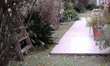 lote con vivienda de 3 ambientes a demoler o reciclar