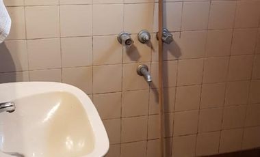 lote con vivienda de 3 ambientes a demoler o reciclar