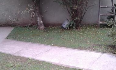 lote con vivienda de 3 ambientes a demoler o reciclar