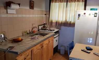 lote con vivienda de 3 ambientes a demoler o reciclar