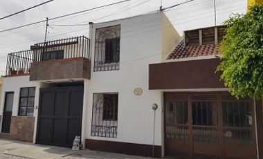 VENTA EXCELENTE CASA CÉNTRICA FRACCIONAMIENTO HUERTA REAL