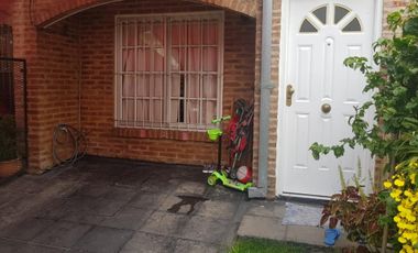 DUPLEX EXCELENTE UBICACIÓN PRÓXIMO AVENIDAS, 3 AMBIENTES Y PLAYROOM POSIBLE DORMITORIO, CON ENTRADA PARA VEHÍCULO.