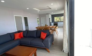 The Malibu Coast of Ecuador: Se Alquila Villa Frente al Mar en La Entrada
