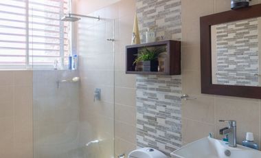casa en venta en menga. Cod V5518