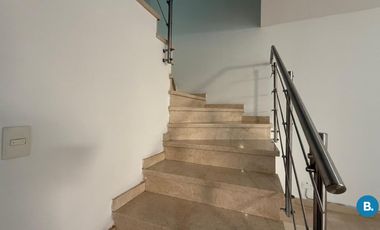 casa en arriendo/venta en la castellana. Cod A393