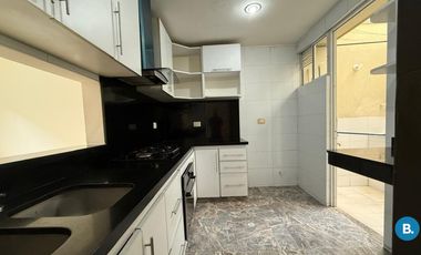casa en arriendo/venta en la castellana. Cod A393