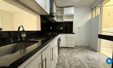 casa en arriendo/venta en la castellana. Cod A393