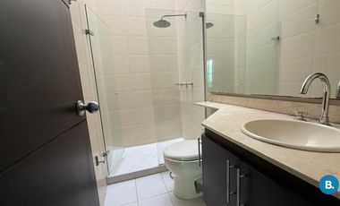 casa en arriendo/venta en la castellana. Cod A393