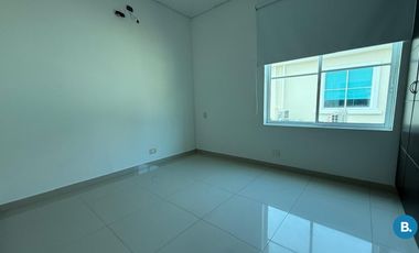 casa en arriendo/venta en la castellana. Cod A393