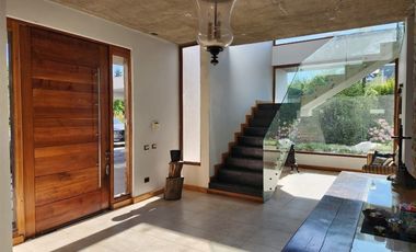 Casa en venta Club de Golf Los Lirios de 7 dorm, Requínoa