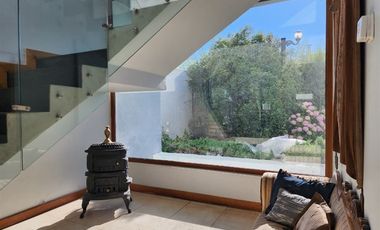 Casa en venta Club de Golf Los Lirios de 7 dorm, Requínoa