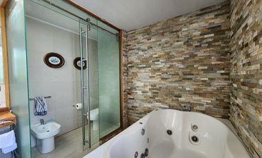 Casa en venta Club de Golf Los Lirios de 7 dorm, Requínoa